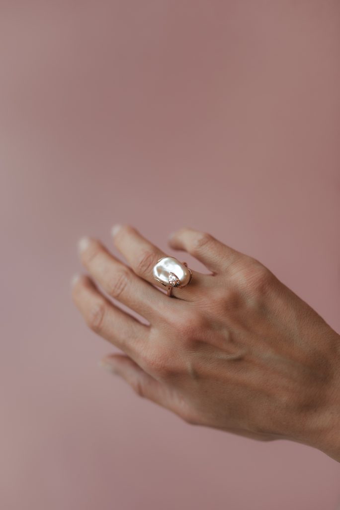 Essential Woman Gyöngyösi gyűrű by LIKO Jewellery